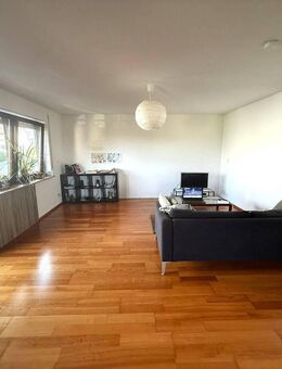 ** Grünes Glück: Traumhafte 3,5-Zimmer-Wohnung mit eigenem Garten & Garage ** - Leutenbach (Baden-Württemberg)