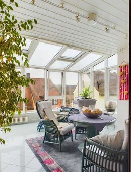 Gepflegtes Einfamilienhaus mit großem Garten, Photovoltaik, Wintergarten, Grillplatz, Doppelgarage 12 km von Bamberg - Lisberg