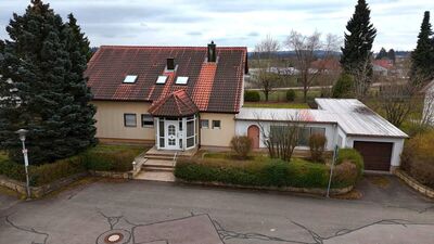 EINZIGARTIGES EINFAMILIENWOHNHAUS MIT GROSSEM GRUNDSTÜCK