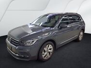 VW Tiguan, 2.0 TDI Move, Jahr 2023 - Schrobenhausen