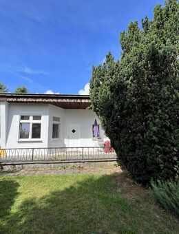 Freundliches, modernisiertes Ferienhaus (Doppelhaushälfte) auf sonnigem Eigenlandgrundstück am Schweriner Außensee! - Seehof