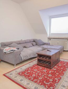 Charmante Dachgeschosswohnung mit 2 Zimmern in Zentraler Lage von Neuss - Neuss