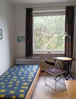 Mitbewohnerin 18-29 Jahre alt, für 1 möbliertes Zimmer 15 qm, einer 4-Zimmer- Wohnung, ruhige Lage - Hamburg