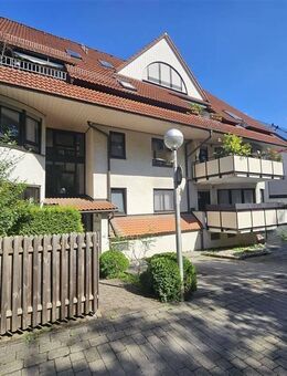 Gemütliche 2-Zi.-Whg mit Balkon und Stellplatz gegenüber dem Favoritepark gelegen - Ludwigsburg