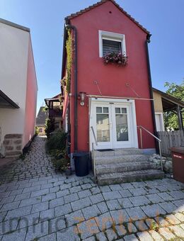 Saniert und gepflegt - Ansprechendes Stadthaus mit ELW im Herzen von Pleinfeld - Pleinfeld