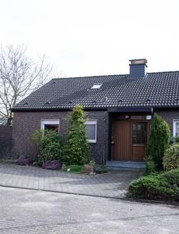 EFH im Bungalow Stil mit wohnlich ausgebautem Dachgeschoss und Garage "Nähe Waldborn" - Duisburg