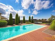 Gehobene Stadtvilla mit Pool auf einmaligem Grundstück mit Gewerbehalle und PV-Anlage zu verkaufen - Abensberg