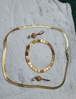 Modeschmuck steht hier zum Verkauf - Barby (Elbe)