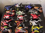 20 MotoGP Motorräder 1:18 Minichamps Maisto Rossi Stoner usw. - Hilst