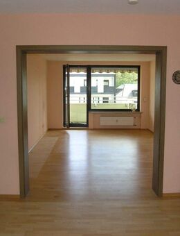 4-Zimmer-Eigentumswohnung mit Balkon und TG-Stellplatz - Röthenbach (Pegnitz)