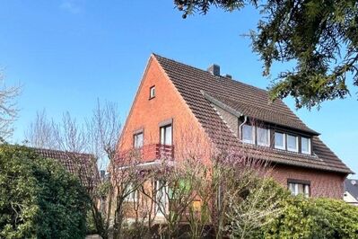 Stuhr-Seckenhausen - Haus mit zwei Wohneinheiten auf großem Grundstück!