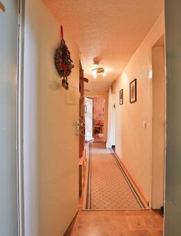 Kapitalanleger aufgepasst! 3 Zimmer mit Loggia, 2 Keller und Dachboden - Glinde