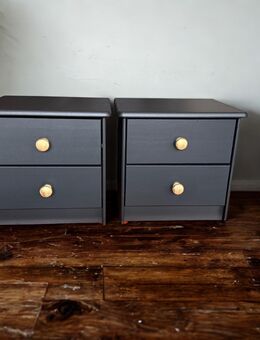 Stilvolle Nachttischschränkchen im modernen Upcycling-Look - Königswinter