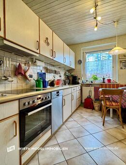 Schöne Drei-Zimmer-Wohnung mit Balkon und Einzelgarage in ruhiger Lage - Schweinfurt