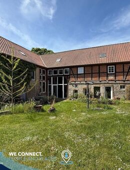 Spektakuläres Fachwerkensemble mit ausgebauter Feldsteinscheune und Künstlergarten in Ostingersleben - Ingersleben