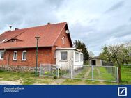Leben auf dem Land ! Doppelhaushälfte auf großem Grundstück mit Garage und viel Nebengelass - Pritzwalk