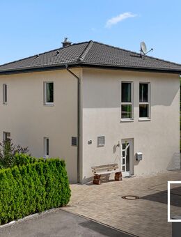 Baujahr 2017! Energieeffiziente Stadtvilla mit hochwertiger Ausstattung und schönem Garten - Eltmann
