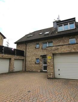 Attraktives Drei-Familienhaus mit Garagen und Entwicklungspotenzial - Herzogenrath