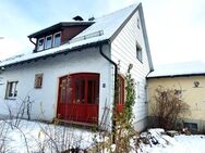 Renovierungsbedürftiges Einfamilienhaus auf einem grün eingewachsenen Grundstück mit 1.188 m² in Reuth bei Erbendorf zu verkaufen - Reuth (Erbendorf)