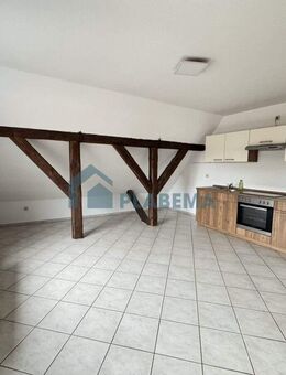 2-Zimmer-Wohnung mit Einbauküche, Galerie im Wohnzimmer, Bad mit Wanne und Fenster - Parchim