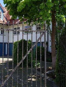Absolutes Juwel !! 5 Familienhaus mit Garagen ! - Nieheim