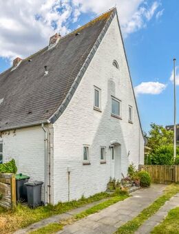 "Weiße Siedlung" - Endhaus mit Ausbaupotenzial in Strandnähe - Hörnum (Sylt)