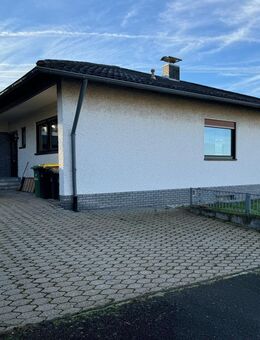 Einfamilienhaus (Walmdachbungalow) in naturverbundener Wohnlage von Königswinter-Frohnhardt - Königswinter