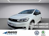 VW Touran, 1.5 TSI Highline, Jahr 2023 - Schwerin