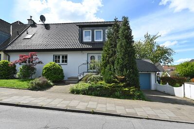 Saarner Lieblingsplatz für Zwei bis Vier! Modernes, einseitig angebautes Landhaus mit tollem Garten