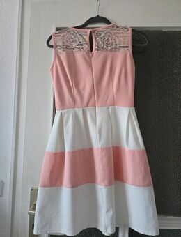 Kleid Sommer Größe M mit Muster - Berlin