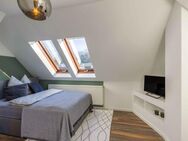 Privates Zimmer mit Dachschrägen in einer Coliving-Wohnung - Stuttgart