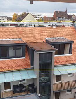 Nürnberg Lorenzer Altstadt: in 2019 neu ausgebaute 3-Zimmer DG-Wohnung, Dachloggia, EBK mit Kochinsel, Parkettboden; modernes Bad; Stellplatz im Hof - Nürnberg