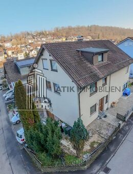 ATIK: Freistehendes Zweifamilienhaus mit Anbau auf großem Grundstück - Kämpfelbach