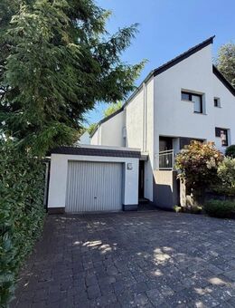 Fröndenberg/Ruhr: Split-Level-Einfamilienhaus in bevorzugter Wohnlage - Ein echtes Liebhaberstück! - Fröndenberg (Ruhr)