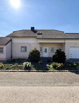 Charmantes Einfamilienhaus mit großem Wintergarten - Binsfeld