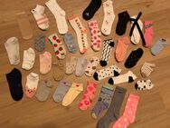 Welches Paar Socken darf ich dir durchschwitzen und stinkig tragen? 😛❤️‍🔥 - Hamburg