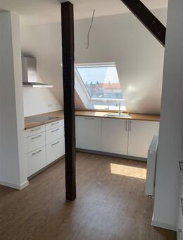 sanierte 2 Zimmer Dachgeschosswohnung mit Einbauküche - Leipzig