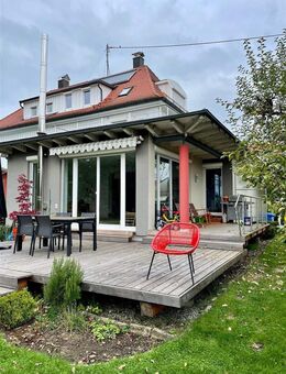 Gepflegte DHH mit 7 Zimmern, Terrasse, Garten und Kfz-Stellplätzen in schöner Siedlungsrandlage von Ellwangen - Ellwangen (Jagst)