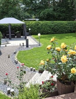 Zuhause ankommen in Beuren an der Aach! Traumhaus auf 2,5 Etagen mit Einliegerwhg. und tollem Garten - Singen (Hohentwiel)