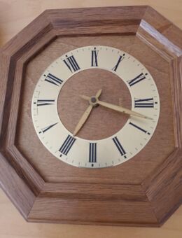 Wanduhr aus Holz mit Batterie - Bautzen
