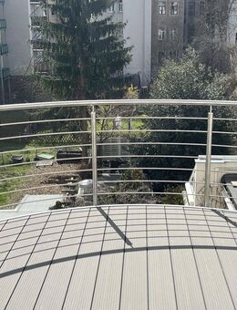 Neuwertige Wohnung mit vier Zimmern, Vollbad und EBK, Traumterrasse in Freiberg - Freiberg