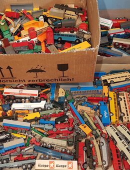 Wiking Modellautos und andere H0, Sammlung / Konvolut letzte 60 Jahre, Fahrzeuge, angeboten als Ersatzteilspender, ca. 3,5 kg - Bovenden