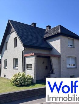 RESERVIERT !! Großzügiges 1-2-Familienhaus in schöner Lage - Inklusive einem möglichem Bauplatz - Kirchlengern