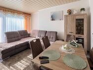 Jüchen: 70 qm-Wohnung für Ü45-Paare oder Singles mit EBK, großer Garage und separatem Eingang - Jüchen
