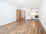 MAIER - 2-Zimmer-WHG mit Balkon, Fernwärme, Aufzug, neue EBK und Einzelgarage - München