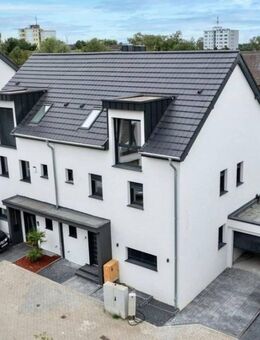 Erstbezug: Geräumige 6-Zimmer-Doppelhaushälfte mit gehobener Innenausstattung in Meerbusch - Meerbusch