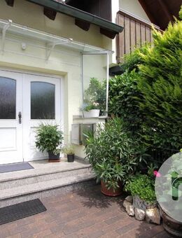 Wohnen & Wohlfühlen: Maisonette mit Garten, Balkon und großzügiger Raumaufteilung - Kösching