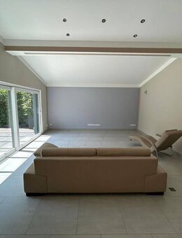 Wunderschöne moderne Erdgeschoß-Wohnung mit überdachter Terrase und eigenem Garten - Weil (Schönbuch)