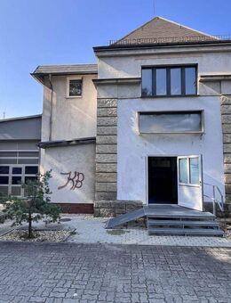 Gewerbeimmobilie in Zwickau: Sanierte denkmalgeschützte Trafostation mit Garagen - für Büro & Studio - Zwickau