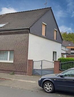 Sanierungsbedürftige Doppelhaushälfte mit zwei Garagen und großem Garten in Oberhausen-Schlad - Oberhausen